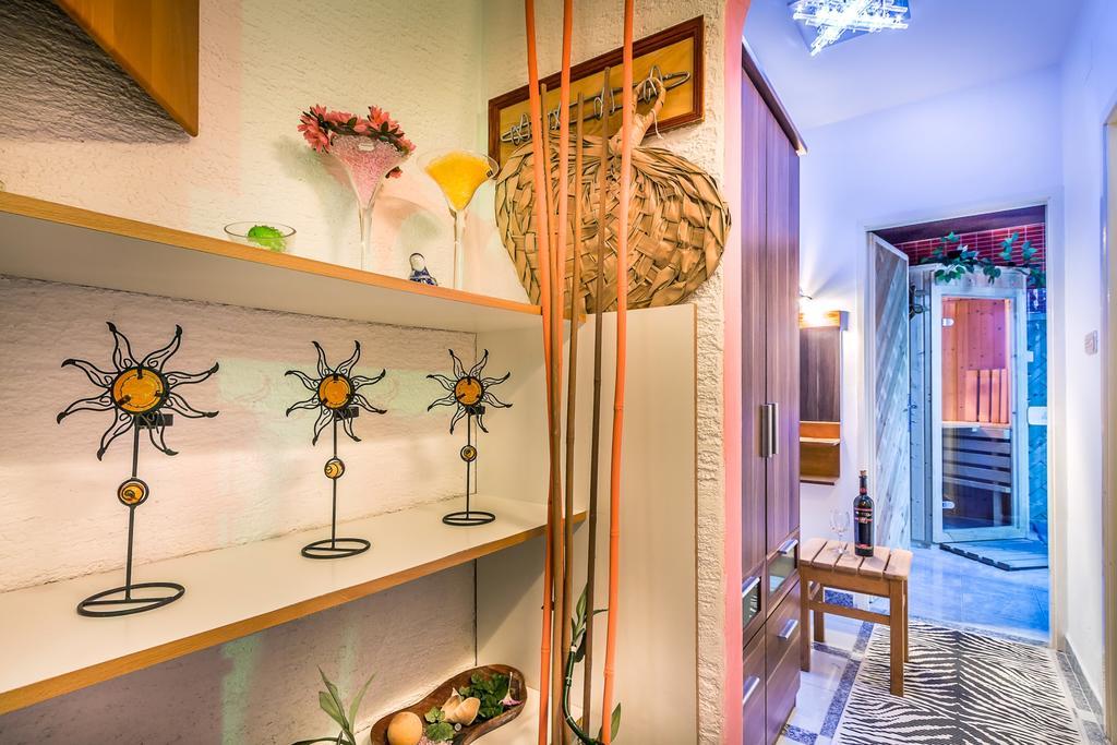 Villa Roses Apartments & Wellness Icici Bagian luar foto