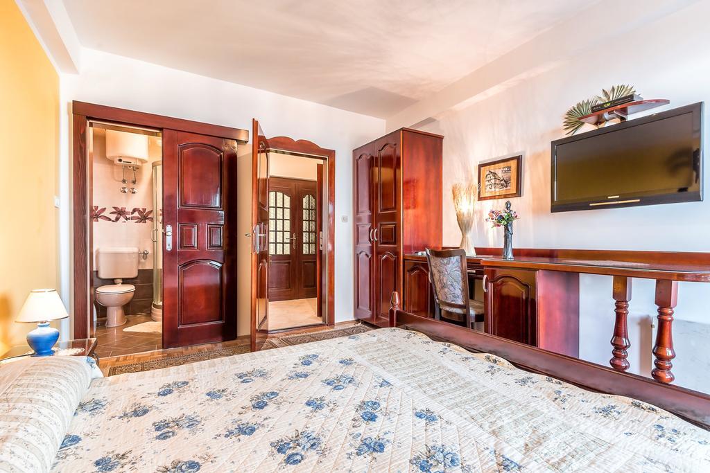 Villa Roses Apartments & Wellness Icici Bagian luar foto