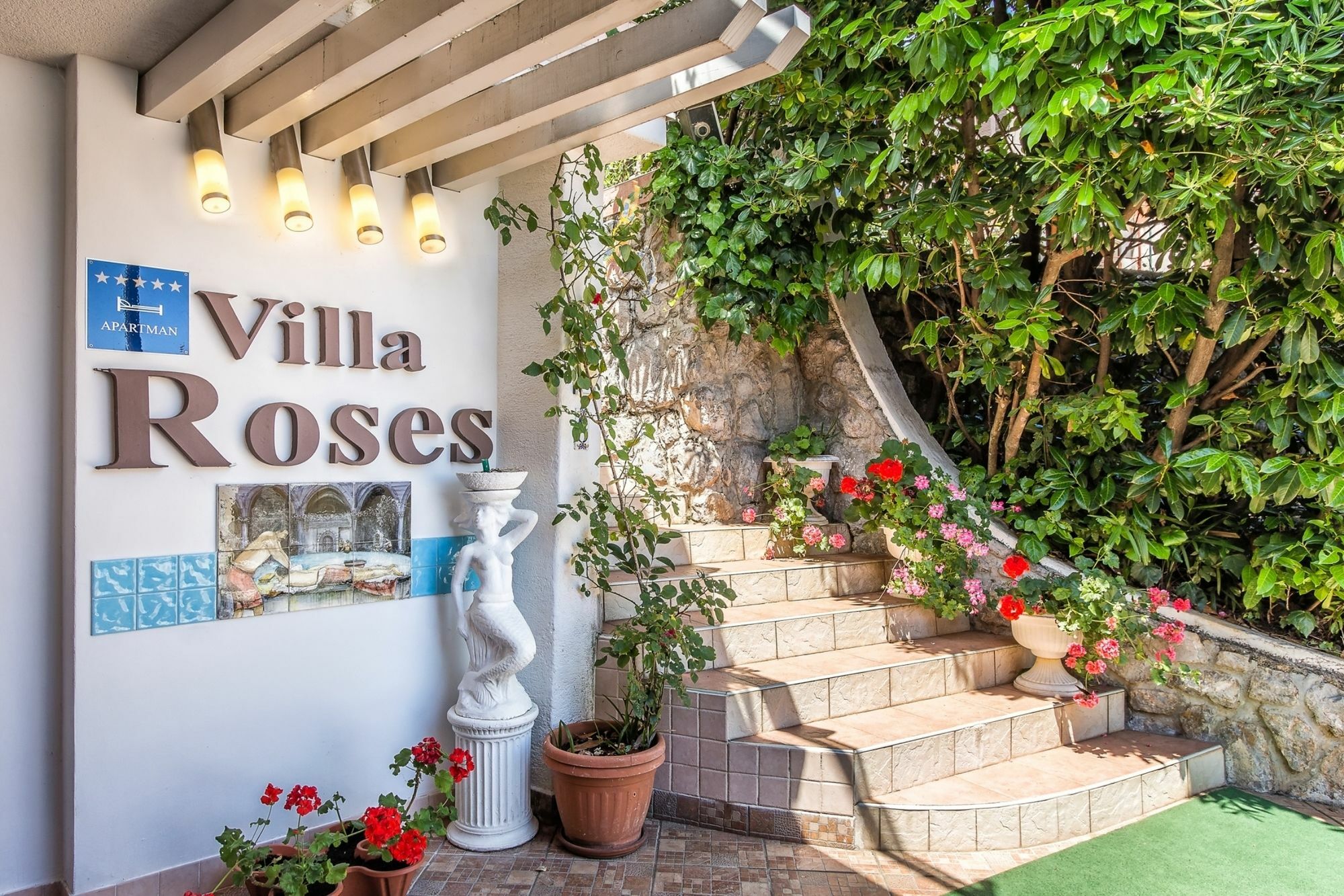 Villa Roses Apartments & Wellness Icici Bagian luar foto